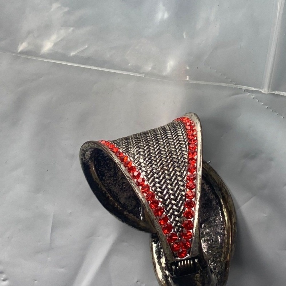 Women Fashionable Rhinestone Embellished Buckle Silver Tone Red Accent
